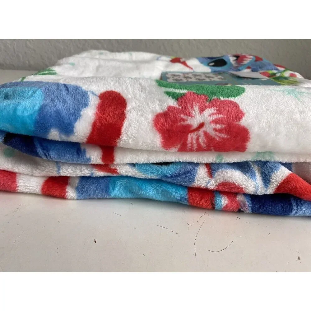 Disney Stitch With Mittens Winter Christmas Santa Hat Throw Blanket 50 X 70” NEW